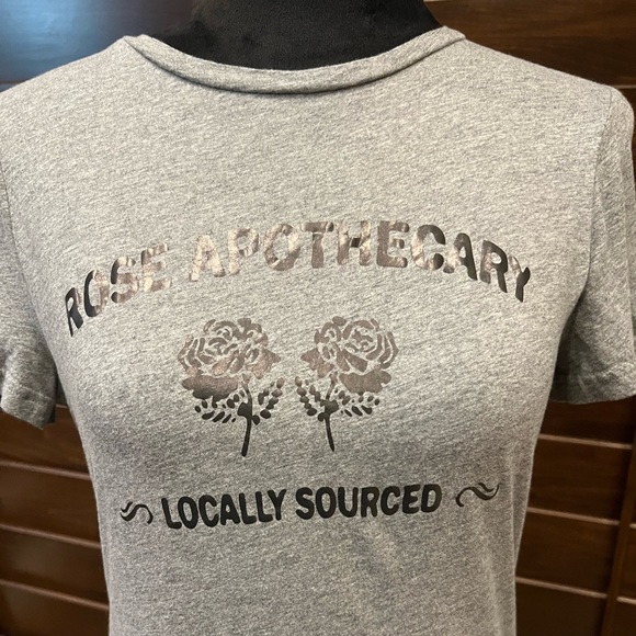 Shitt’s Creek Rose Apothecary short sleeve tee - Picture 4 of 5